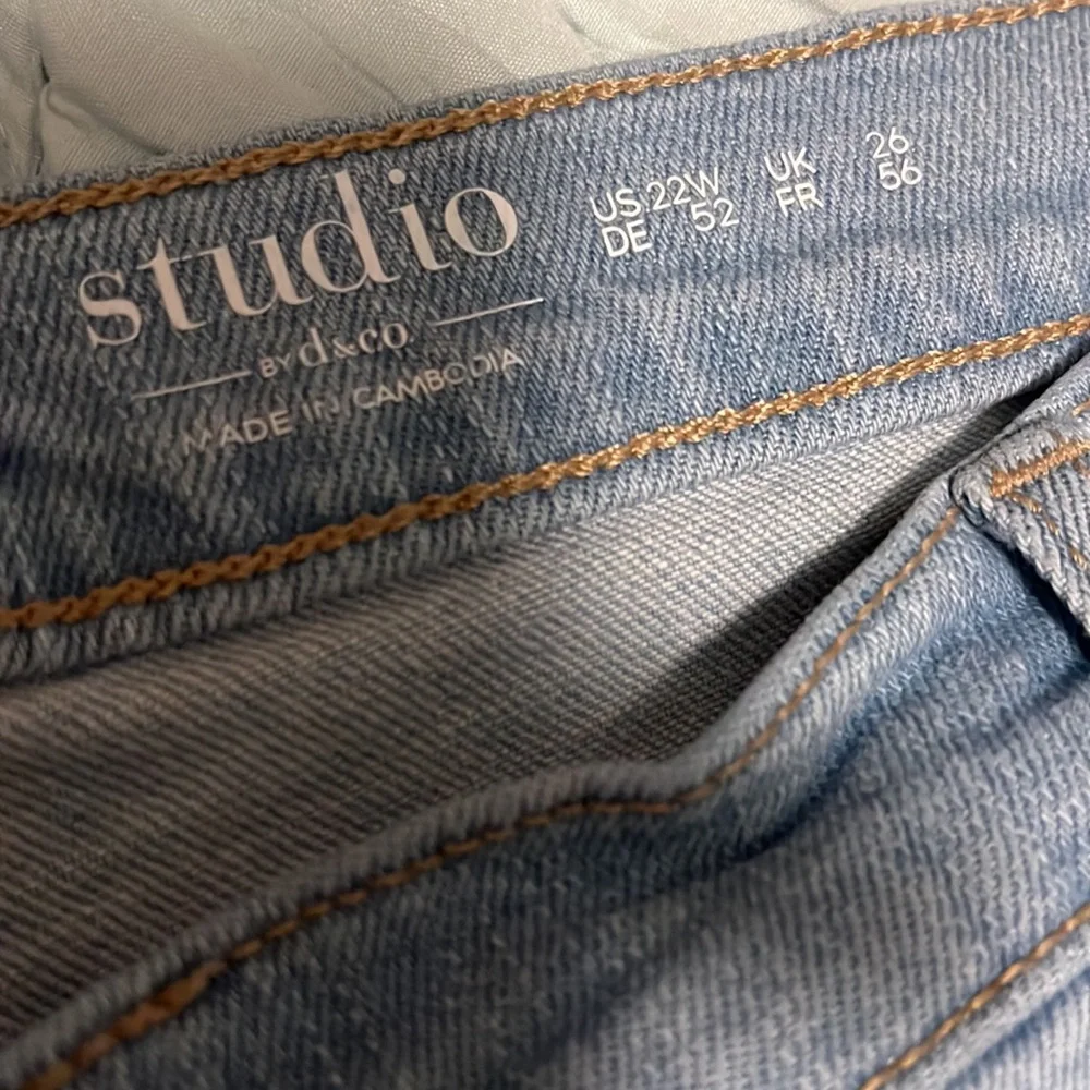 Light Wash Straight Leg Jeans w/ Destruction - Picture 5 of 9